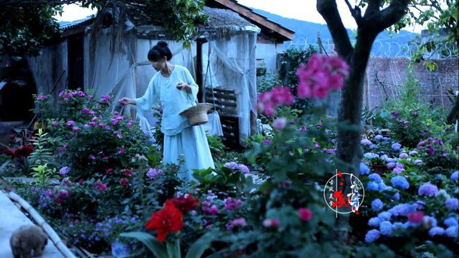 Cuộc sống đẹp như trong mơ với khu vườn không khác gì cổ tích của cô gái trẻ vừa xinh đẹp lại vô cùng đa tài