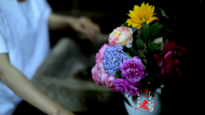 Cuộc sống đẹp như trong mơ với khu vườn không khác gì cổ tích của cô gái trẻ vừa xinh đẹp lại vô cùng đa tài