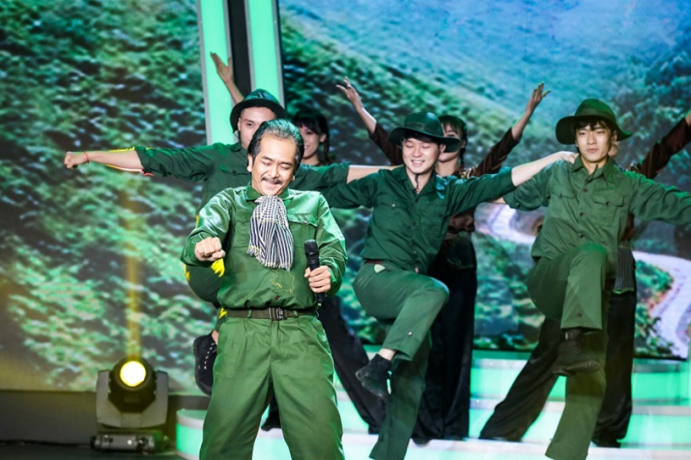 Hùng Thuận Đất phương Nam: Sao nhí nổi tiếng một thời không ngại livestream bán mỹ phẩm