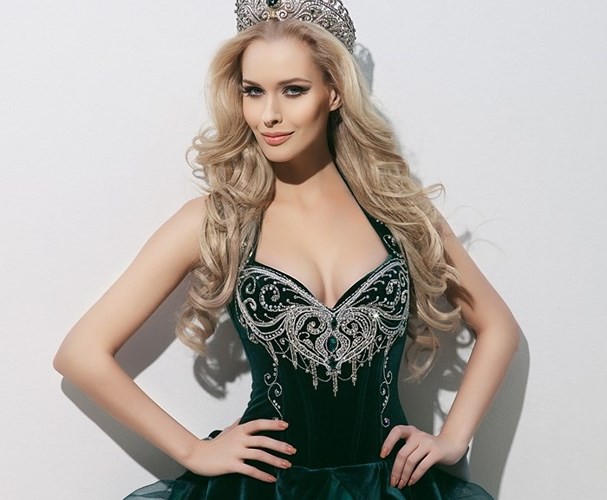 Ngắm các nàng thơ Nga siêu gợi cảm trước trận đối đầu với Uruguay