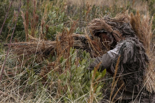 Kỹ năng ẩn nấp và tác xạ của sát thủ vô hình lính bắn tỉa Mỹ