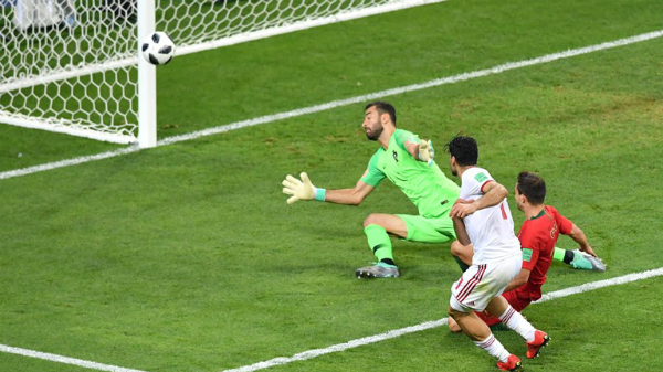 Ronaldo đá hỏng phạt đền, Bồ Đào Nha vẫn giành vé đi tiếp Ronaldo đá hỏng phạt đền, Bồ Đào Nha vẫn giành vé đi tiếp