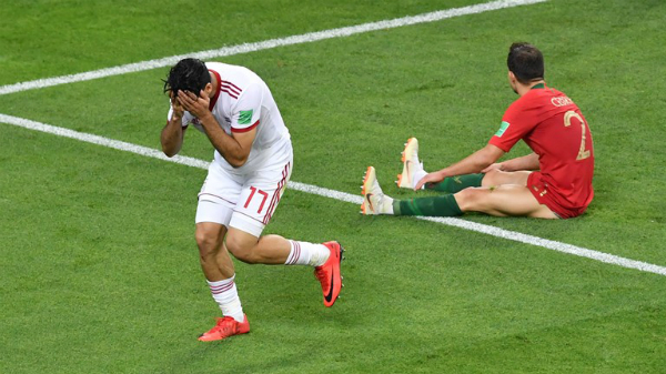 Ronaldo đá hỏng phạt đền, Bồ Đào Nha vẫn giành vé đi tiếp