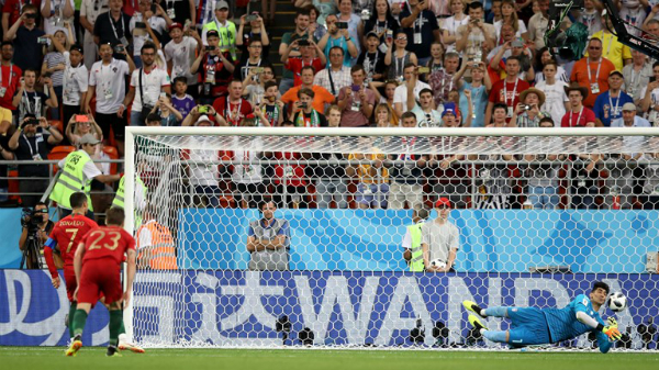 Ronaldo đá hỏng phạt đền, Bồ Đào Nha vẫn giành vé đi tiếp Ronaldo đá hỏng phạt đền, Bồ Đào Nha vẫn giành vé đi tiếp