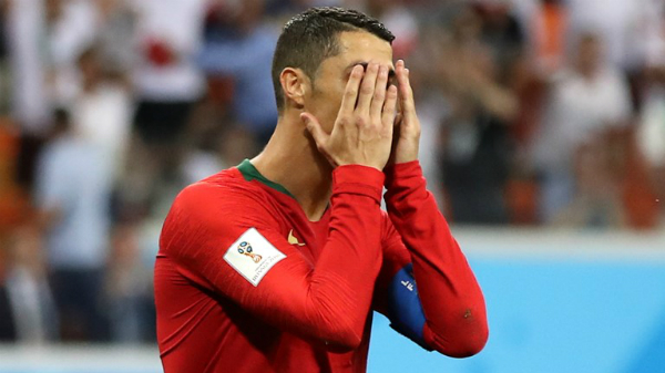 Ronaldo đá hỏng phạt đền, Bồ Đào Nha vẫn giành vé đi tiếp