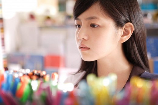 Vô ý đòi mua váy giống người yêu cũ của anh trai mà tôi bị chị dâu bơ hẳn