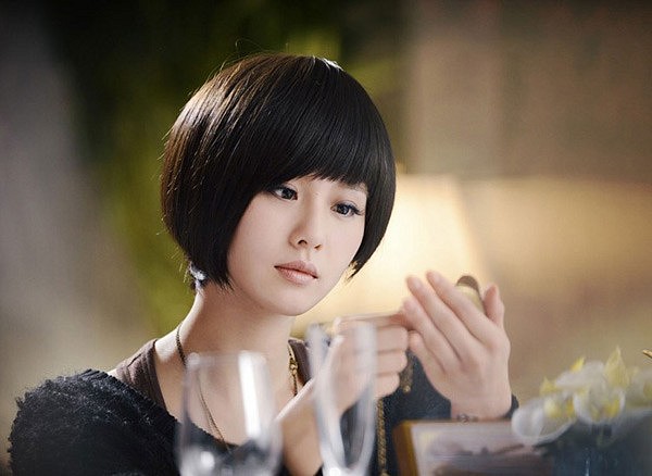 Vô ý đòi mua váy giống người yêu cũ của anh trai mà tôi bị chị dâu bơ hẳn