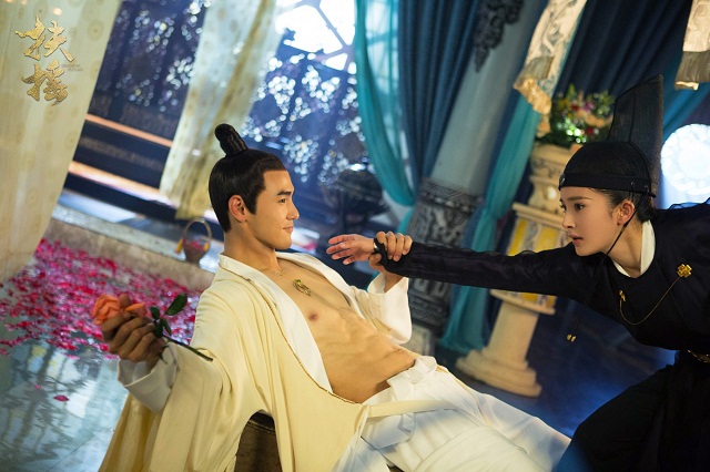 Tài tử gốc Việt gây sốt với cảnh nóng cùng Dương Mịch