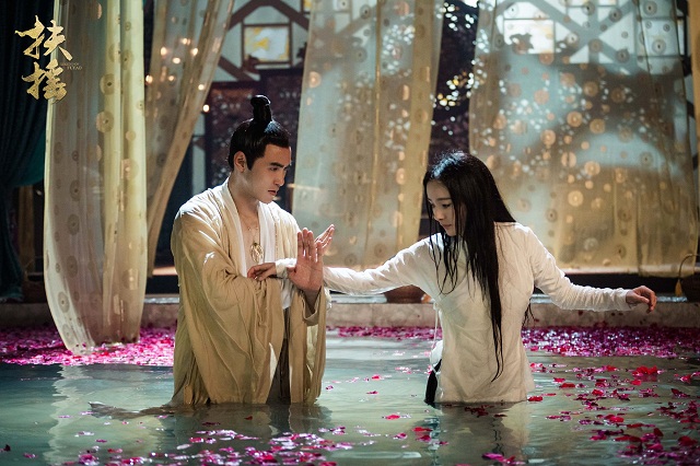 Tài tử gốc Việt gây sốt với cảnh nóng cùng Dương Mịch