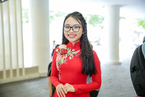 Phương Mỹ Chi bất ngờ xuất hiện trong liveshow kỉ niệm 10 năm ca hát của Nam Cường Phương Mỹ Chi bất ngờ xuất hiện trong liveshow kỉ niệm 10 năm ca hát của Nam Cường