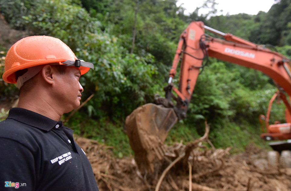 Sạt lở đất nghiêm trọng, quốc lộ huyết mạch phía bắc bị chia cắt