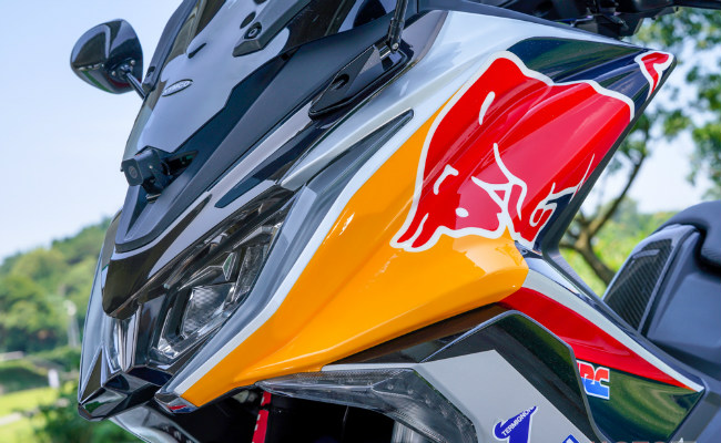 Hoành tráng Kymco AK550 bản độ bò tót Tây Ban Nha