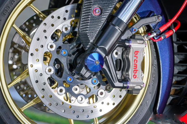 Hoành tráng Kymco AK550 bản độ bò tót Tây Ban Nha