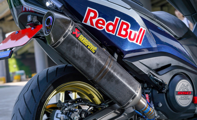 Hoành tráng Kymco AK550 bản độ bò tót Tây Ban Nha