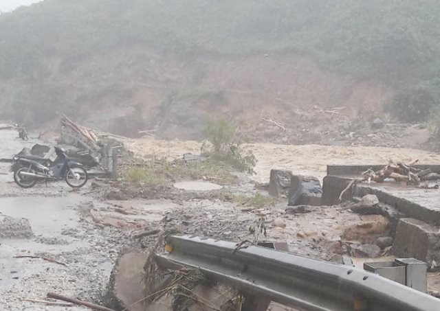 Lũ kinh hoàng ở miền Bắc khiến 25 người chết và mất tích: Nhấc từng tấm gỗ tìm người thân