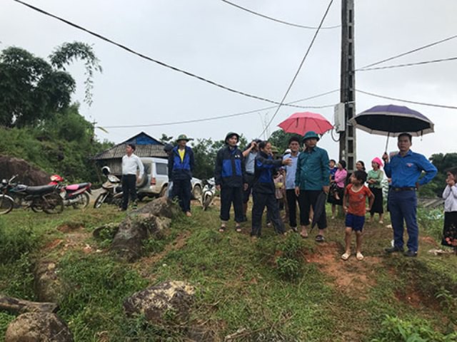 Lũ kinh hoàng ở miền Bắc khiến 25 người chết và mất tích: Nhấc từng tấm gỗ tìm người thân