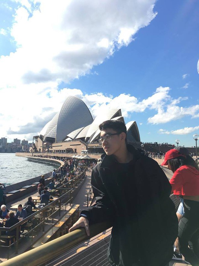 Chàng trai đen nhất mùa thi: Ngồi yên ở nhà cũng bị dân tình lôi ra ghép ảnh chế điên đảo!