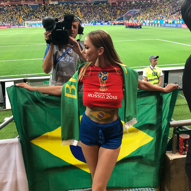 Cận cảnh cổ động viên Nga nóng bỏng nhất World Cup 2018