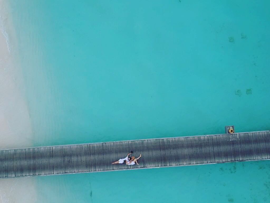 Khoá môi ngọt ngào ở Maldives, bạn bè nghi Cường Đô La và Đàm Thu Trang đi chụp ảnh cưới