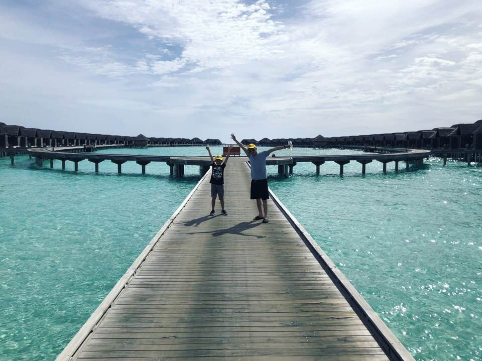 Khoá môi ngọt ngào ở Maldives, bạn bè nghi Cường Đô La và Đàm Thu Trang đi chụp ảnh cưới Khoá môi ngọt ngào ở Maldives, bạn bè nghi Cường Đô La và Đàm Thu Trang đi chụp ảnh cưới