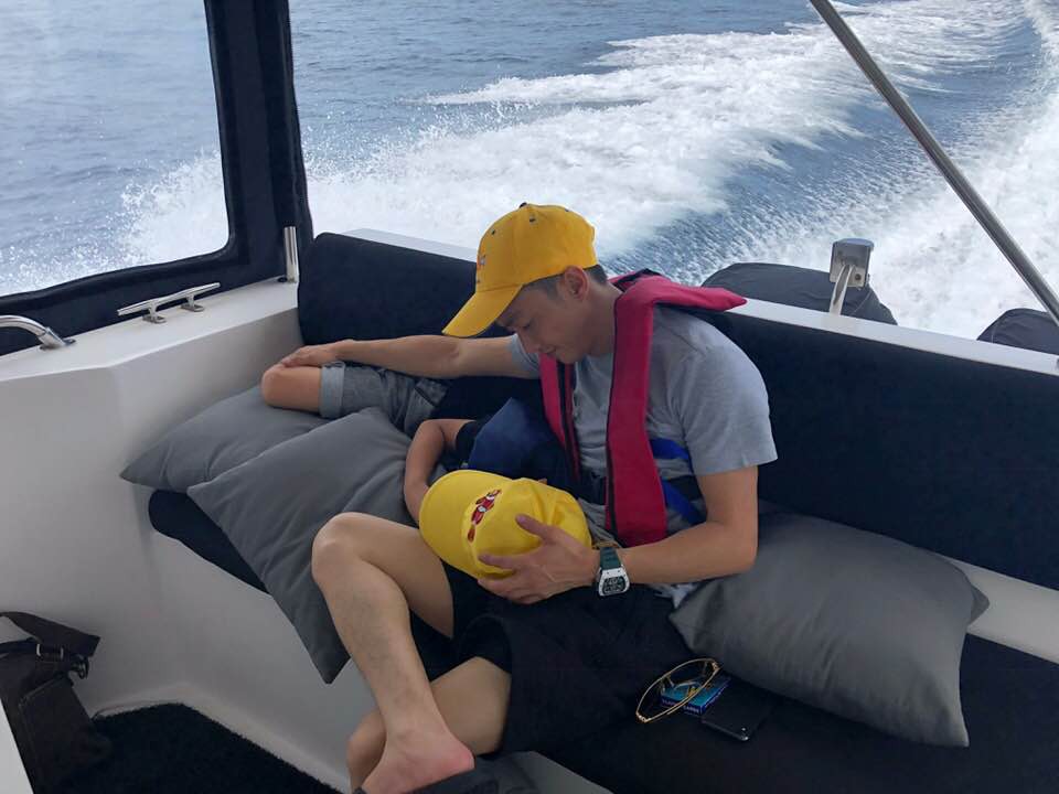 Khoá môi ngọt ngào ở Maldives, bạn bè nghi Cường Đô La và Đàm Thu Trang đi chụp ảnh cưới