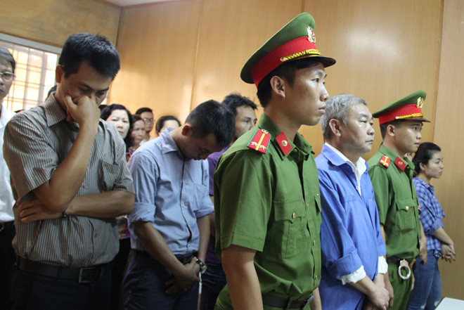 Giám đốc chiếm đoạt gần 30 tỷ của ngân hàng lĩnh 16 năm tù