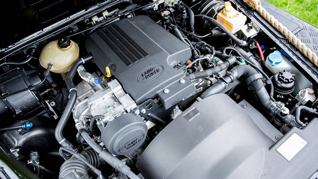 Land Rover Defender trong phim 007 giá đắt không tưởng