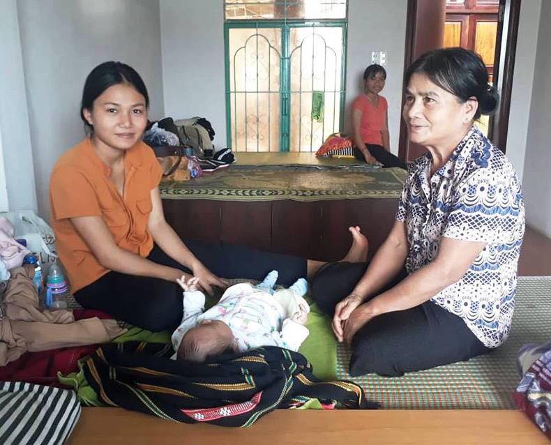 Nữ sinh 1999 bế theo con nhỏ 3 tháng tuổi dự thi THPT Quốc gia: Mình muốn trở thành giáo viên để dạy trẻ em trong buôn làng