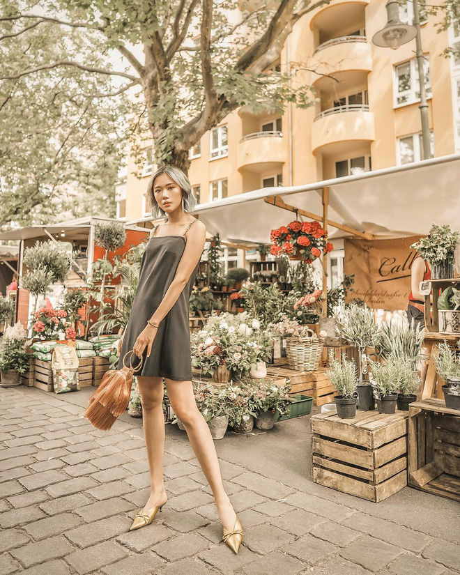 Các quý cô Châu Á khoe sắc cùng những gam màu nổi trong street style tuần này