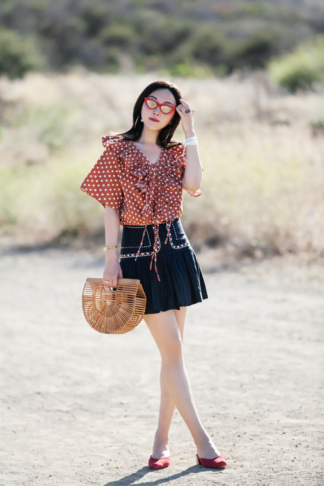 Các quý cô Châu Á khoe sắc cùng những gam màu nổi trong street style tuần này