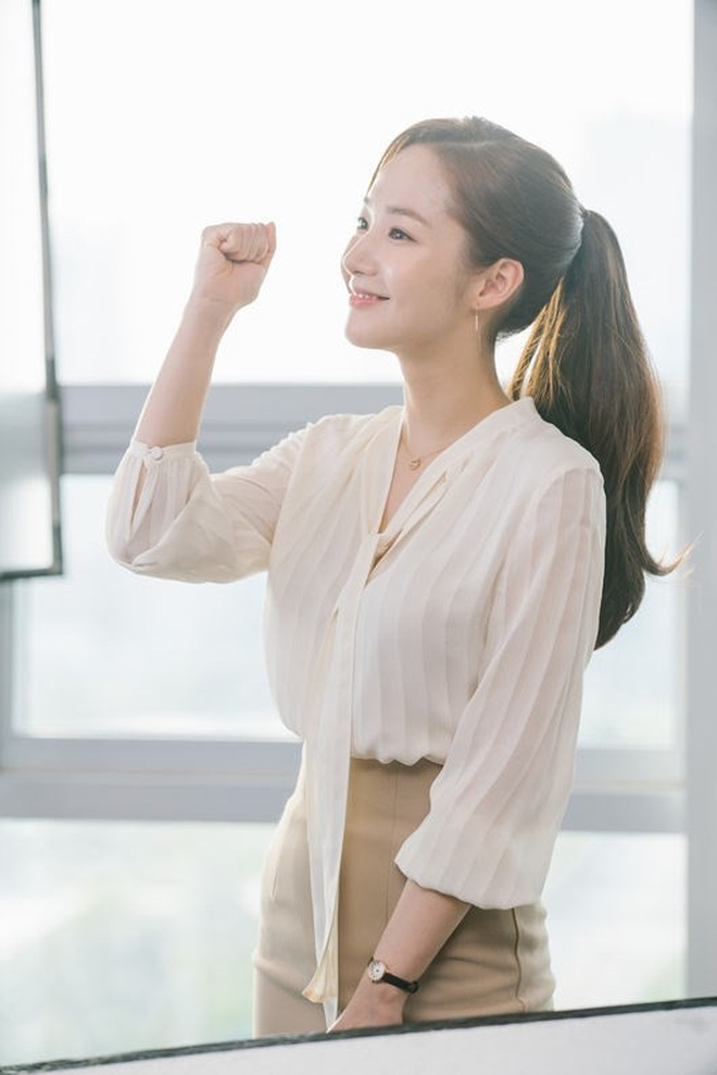 4 chiêu làm phồng tóc đuôi ngựa nhanh gọn mà đẹp hệt như thư ký Park Min Young