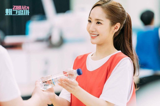 4 chiêu làm phồng tóc đuôi ngựa nhanh gọn mà đẹp hệt như thư ký Park Min Young