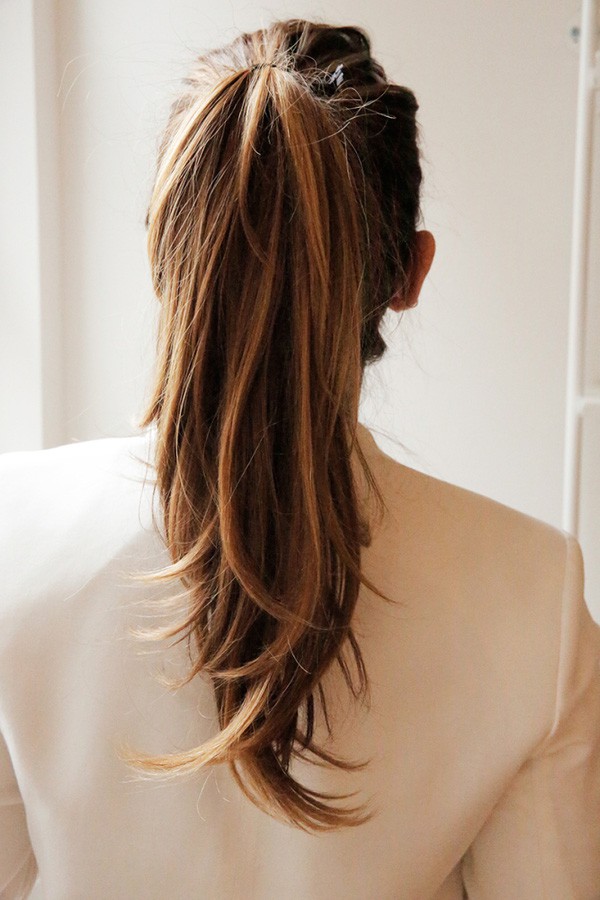 4 chiêu làm phồng tóc đuôi ngựa nhanh gọn mà đẹp hệt như thư ký Park Min Young