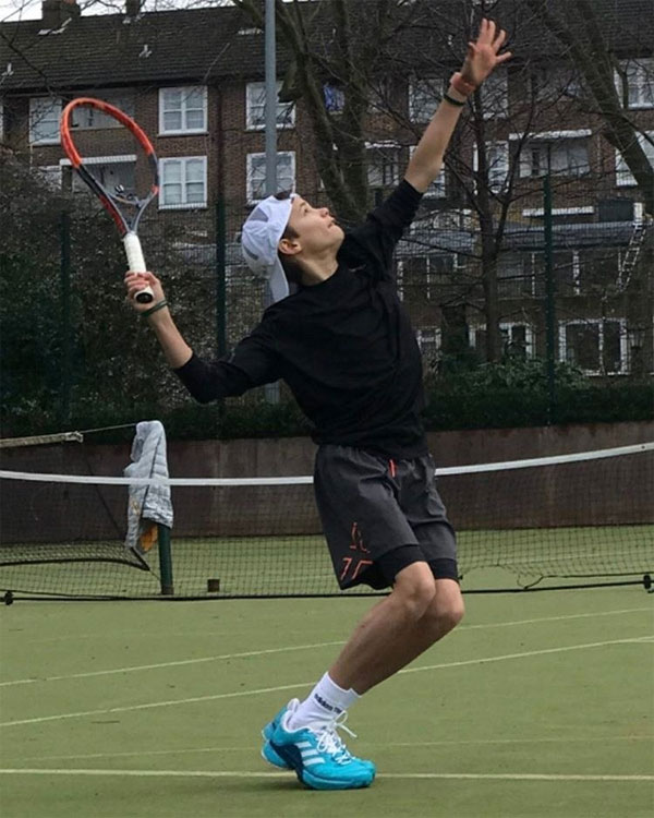 Vic đầu tư sân tennis, quyết rèn cậu hai thành ngôi sao quần vợt