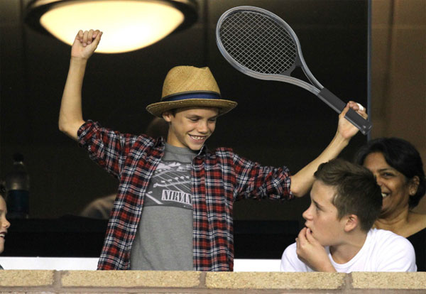 Vic đầu tư sân tennis, quyết rèn cậu hai thành ngôi sao quần vợt