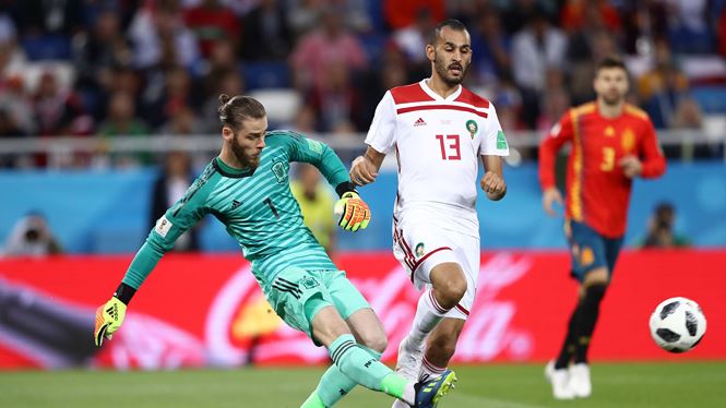 Thoát thua ở phút chót, Tây Ban Nha đứng đầu bảng B