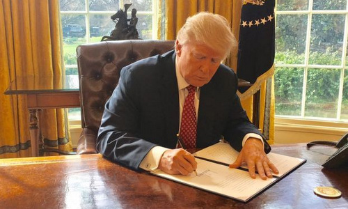 Tòa án Tối cao Mỹ ủng hộ lệnh cấm nhập cảnh của Trump