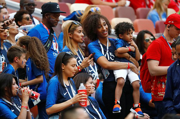 Pháp dắt tay Đan Mạch vào vòng 1/8 World Cup