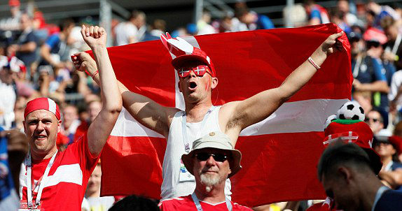 Pháp dắt tay Đan Mạch vào vòng 1/8 World Cup