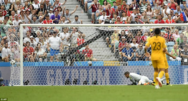 Thua bạc nhược Peru, Úc cúi đầu về nước