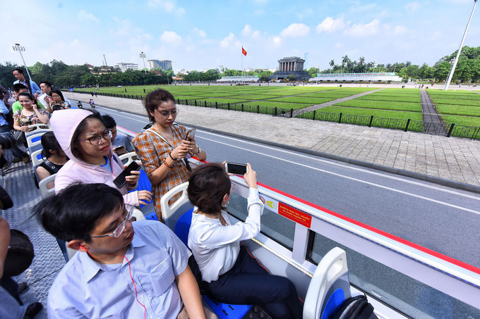 Hà Nội sẽ vận hành xe buýt mui trần 2 tầng vào ban đêm?