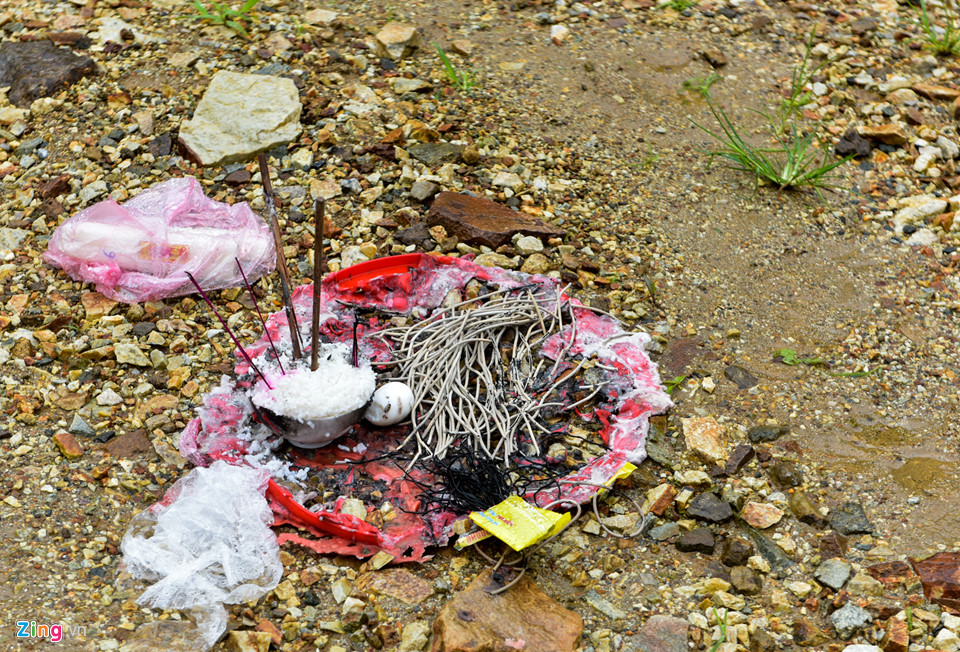 Cảnh tang thương ở gia đình có chồng bị lũ cuốn đi trước mặt vợ