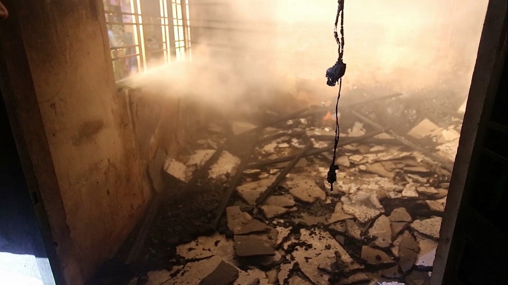 Ngủ say sau khi xem World Cup, nhà cháy rừng rực không hay