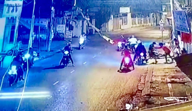 Bắt giữ 8 nghi phạm chém dã man 2 người đi đường