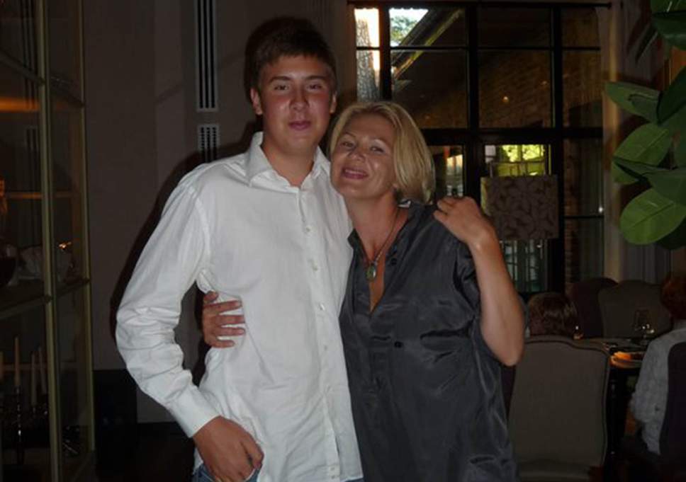 Thảm kịch nữ tỷ phú bị con sát hại dã man vì tưởng mẹ là quái vật