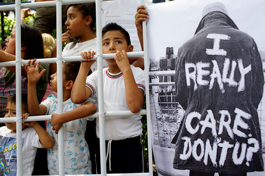 Mỹ: 17 bang kiện Tổng thống Trump chia cắt trẻ ở biên giới Mexico