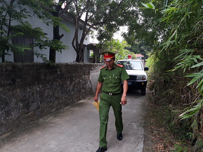 Áp giải bị cáo nhiễm HIV dâm ô bé gái 11 tuổi bằng xe cấp cứu