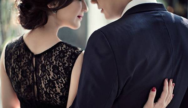 Bí mật của quý bà mặc đồ ngủ đến sàn khiêu vũ Bí mật của quý bà mặc đồ ngủ đến sàn khiêu vũ