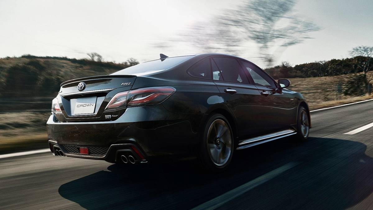 Toyota Crown thế hệ mới giá từ 41.800 USD