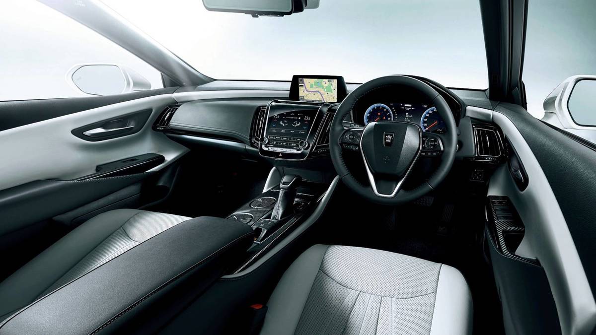Toyota Crown thế hệ mới giá từ 41.800 USD